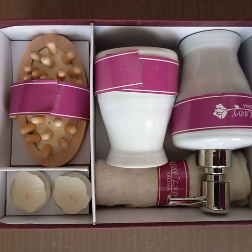 Bathroom accessory set new, unused in original packaging