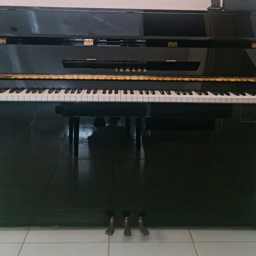 Yamaha P112N Silent Upright Piano like new, black glossy