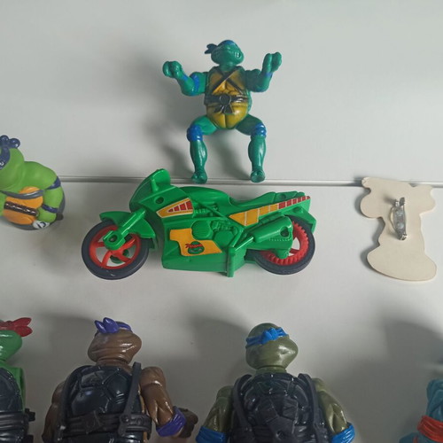 TMNT Teenage Mutant Ninja Turtles 1988 action figures used with weapons