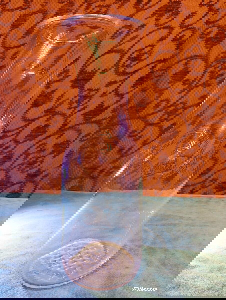 Καράφα κρασιού 1 λίτρου σπάνια, σαν καινούργιο, γυάλινη με ανάγλυφο σταφύλι