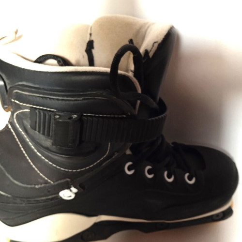 USD Realm roller skates size 40 like new