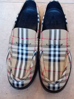 Ανδρικά λουξ παπούτσια Burberry σαν καινούργια, μέγεθος 44, κατασκευασμένα στην Ιταλία
