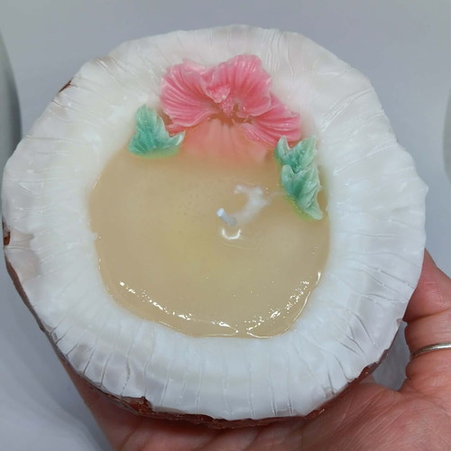 Handmade Coconut Candle with Soy Wax and Coconut Scent