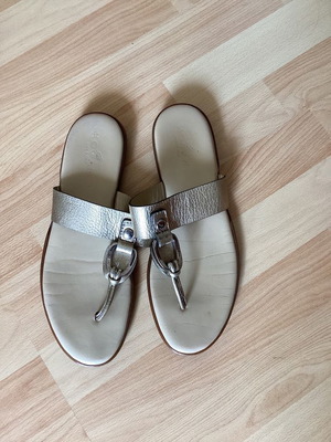 Hogan leather flip flops used, gold color, size 37-37.5