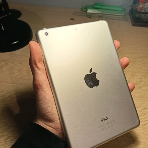 Ipad mini 2 (2nd gen) used for parts with broken battery