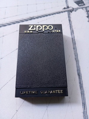 Authentic Zippo Lucky Strike 1998 lighter like new with box