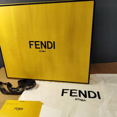 FENDI κουτί συσκευασίας, κορδέλα και dustbag μεταχειρισμένα