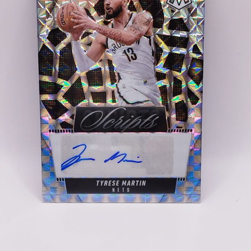 2024-25 Panini Mosaic Tyrese Martin Scripts Prizm Auto card like new