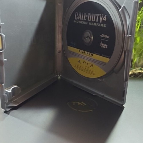 Call of Duty 4 Modern Warfare Platinum used PlayStation 3 game