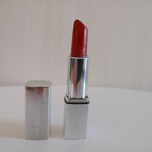 Red lipstick used