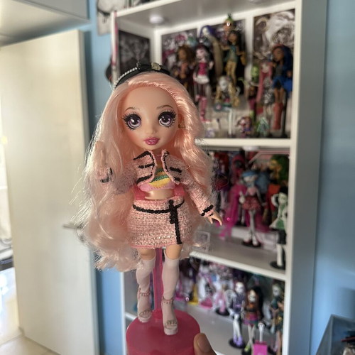 Rainbow High Bella Parker doll like new with accessories