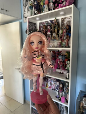 Rainbow High Bella Parker doll like new with accessories