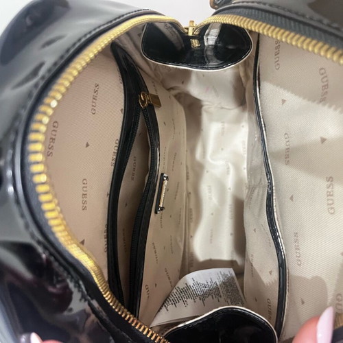 Guess shoulder bag black patent leather like new