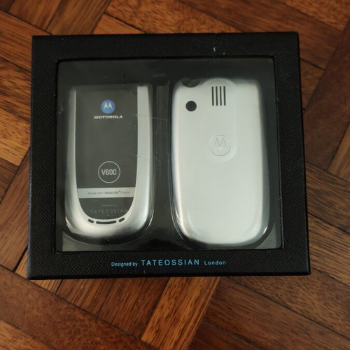 Motorola V600 phone with Swarovski crystal cover