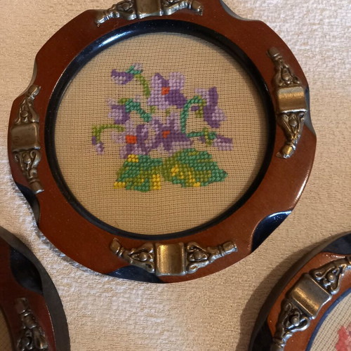 Set of 4 vintage decorative ashtrays with handmade embroidery