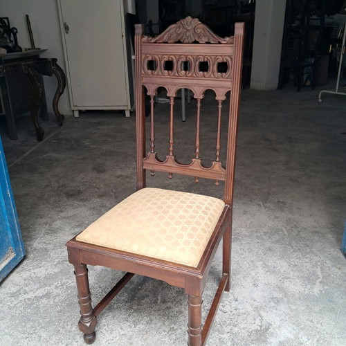 Wooden classic chair with carved back like new