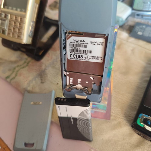 Nokia 3120 phone like new with charger and new battery