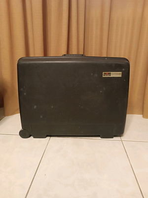 Delsey suitcase used, black hard medium size
