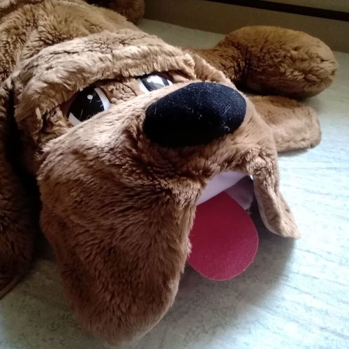 Large plush dog in brown color like new