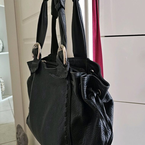Leather shoulder bag used, very soft black leather