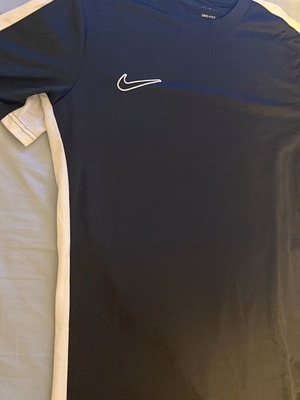 Nike Academy Dri-FIT T-shirt like new, comfortable fit, medium size