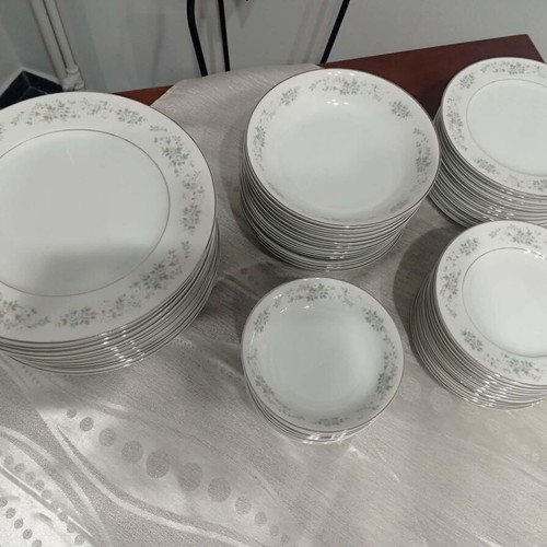Carlton Japan Corsage 481 Vintage Porcelain Serving Set 92 Pieces Like New