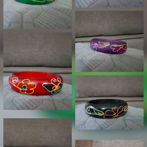 Set of 7 bone bracelets in various colors like new