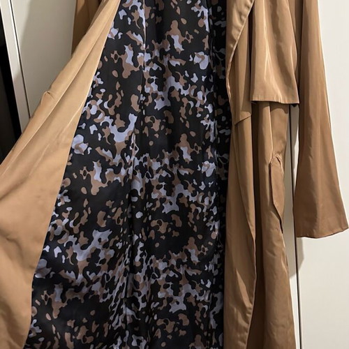 Zara trench coat used with printed lining and satin texture size M