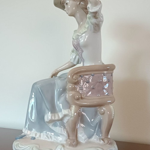 Porcelain figurine used with finesse and detailed design