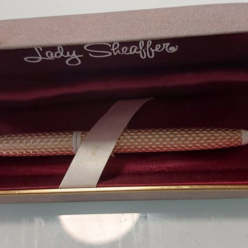 Shefer Lady vintage pen with gold details