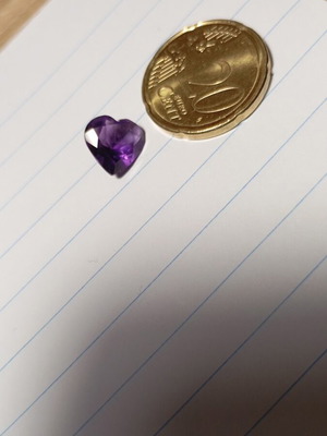 Αμέθυστος καρδιά καινούργιος με συμμετρική κοπή και έντονο μωβ χρώμα