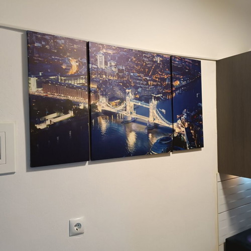 Triptych canvas London cityscape in like new condition