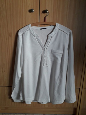 White women's long-sleeve t-shirt