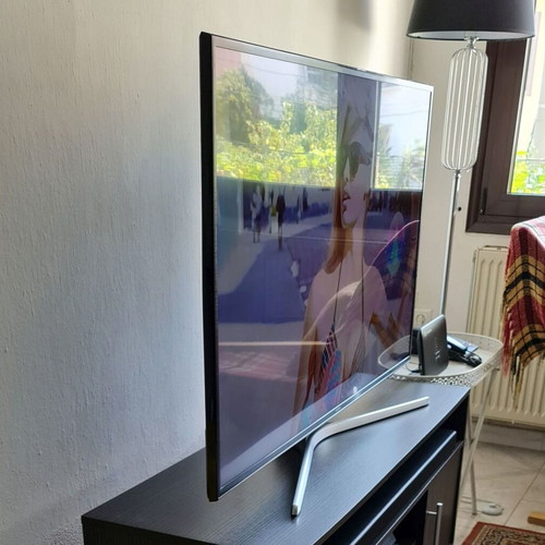 Samsung 50-inch 4K HDR Smart TV Series 6 (2017)