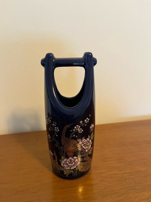 Decorative vase used, Japanese style