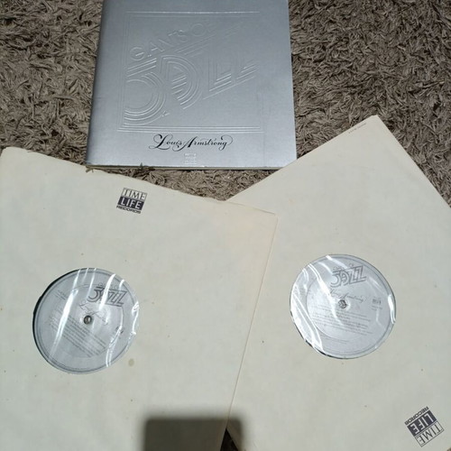 3 vinyl records like new, with case