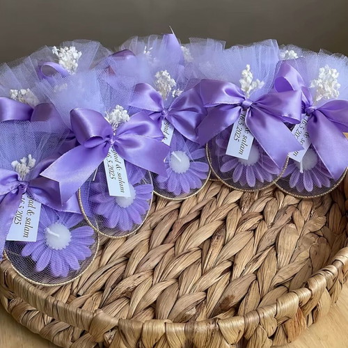 Daisy wreath candle favors new, assorted colors and scents