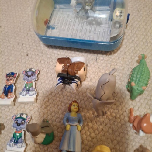 Kinder toy figures