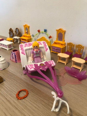 Playmobil princely theme pack 30 pieces used