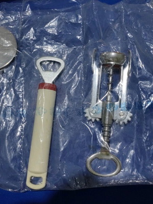 Kitchen tools set like new, pizza cutter, bottle opener, corkscrew, fruit peeler