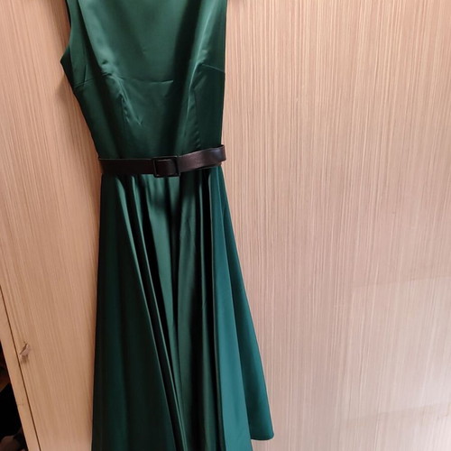 Desiree satin emerald dress like new, flared skirt, size M