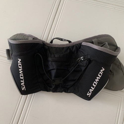 Salomon belt with pouches for two water bottles like new