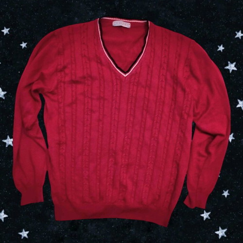 Red V-neck cable knit sweater used, size M-L