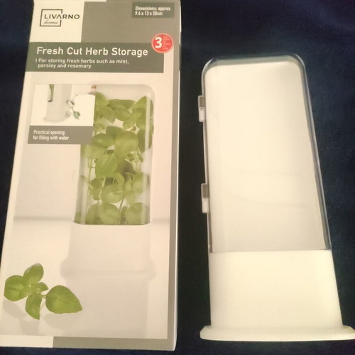 Fresh cut herb storage container like new