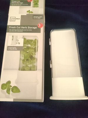 Fresh cut herb storage container like new