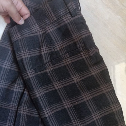 H&M pants like new, size 33, brown checkered
