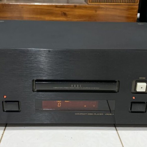 TEAC VRDS 7 CD player used with defect