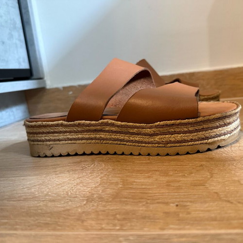 A.L.E. Brown Flatform Sandals Like New With Straw Sole