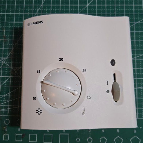 Siemens RAA30.16/GR room thermostat new with box and manual