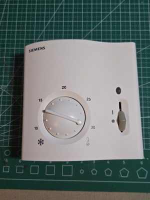 Siemens RAA30.16/GR room thermostat new with box and manual